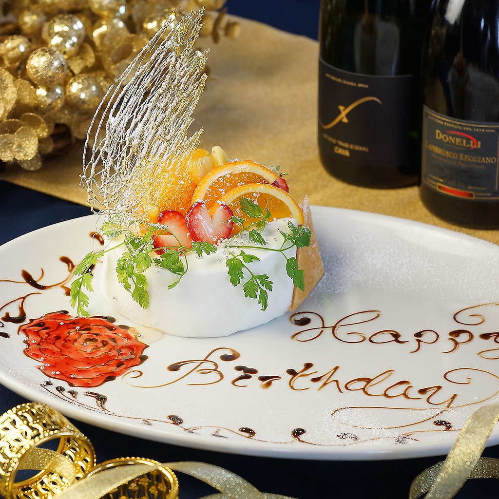 【サプライズのデザート】大切な記念日を特製デザートでお祝いいたします。