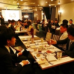 最大80名様まで着席OK！結婚式二次会/同窓会/懇親会/会社宴会など豊富な貸切パーティーでの利用に◎