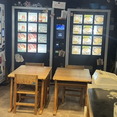 奥にはテーブル席もございます！仲間と語らう夜に◎