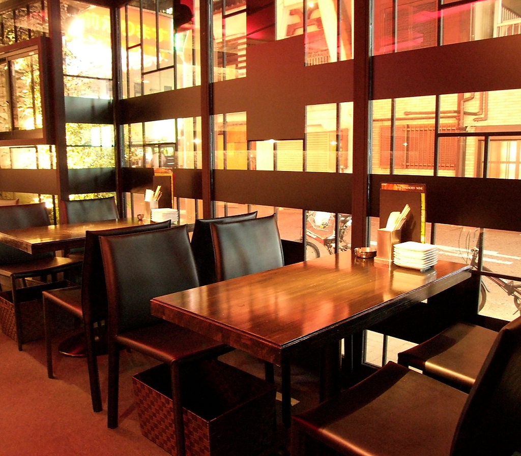 バルだけど、落ち着いた雰囲気の店内★リーズナブルに楽しめます♪