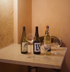 2名様～様々な人数でご利用可能な広々としたテーブル席をご用意しております。