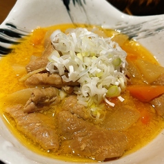特製豚モツ煮込み