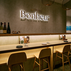 お仕事帰りのサク飲みやお食事、デートなど幅広く対応いたします。