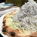 料理メニュー写真&nbsp;豪快！山盛りしらすピザ