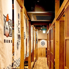 少人数から大人数の団体様までご対応が可能なので、お気軽にご相談くださいませ★焼き鳥と野菜巻き串、餃子を難波/なんば駅でお探しのお客様は是非とり酒場へ♪