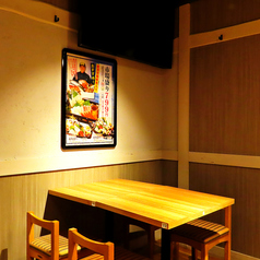 【落ち着いた和空間】懐かしい雰囲気漂う店内で、こだわりの海鮮料理やちょい飲みにぴったりな居酒屋メニューをお楽しみください。しっかり美味しい和食の数々で、楽しいお食事の席を演出致します。