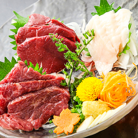 産地直送の馬刺しや九州料理は日本酒との相性抜群！