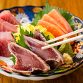 達磨酒場では、産地直送の新鮮な魚介を使用しております！素材だけでなく調理法や盛り付けにもこだわっております！当店名物の進化系寿司・刺身・焼きなどでご提供しておりますので、新鮮な味わいをぜひ達磨酒場でご堪能ください！当店自慢の料理がご堪能いただけるコースは2時間飲み放題付き3500円～♪