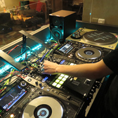 DJブースのレンタル可能です！機材を触ったことのない初心者の方から、ベテランの方まで、音響機材プロ仕様のDJブースをご利用いただけますお気軽にお問い合わせください！ 