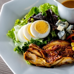 タンドリーチキンのコブサラダ