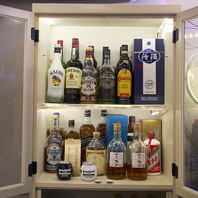 【種類豊富なお酒の数々を常にご用意しております】