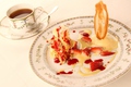 料理メニュー写真 いちごのミルフィーユとバニラのアイスクリーム