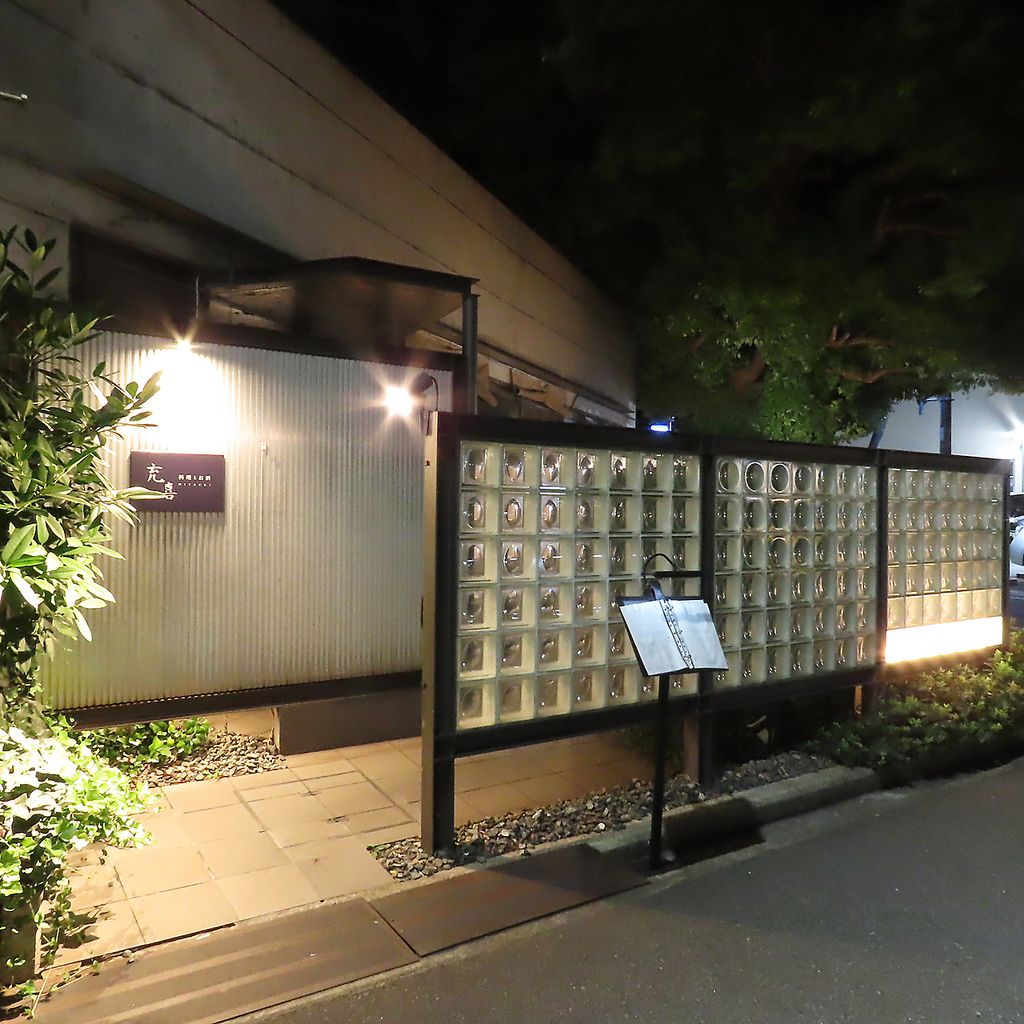 当店は、23時以降も営業しております。お仕事終わりの疲れを癒したい時、日常から離れたい時にぜひ◎