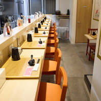 現代人の必需品、全席電源完備の快適さ