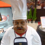 MOBYおじさんがお出迎え！駅徒歩5分、アーケード内、みんな集まりやすい！雨も大丈夫！終電も安心