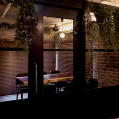 接待・会食では 完全個室がおすすめ。 最大10名でご利用可能です。