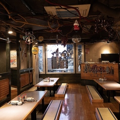 ＤＪブースから流れる音楽を楽しみながら、みんなで楽しめる掘りごたつ席♪２名様からご利用いただけます。