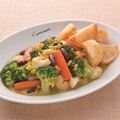 料理メニュー写真 温野菜のバター風味　揚げポテト添え