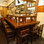 ライブ感溢れるカウンターはお一人様やデートに最適。目の前で焼き上がる職人の手捌きを楽しめます。