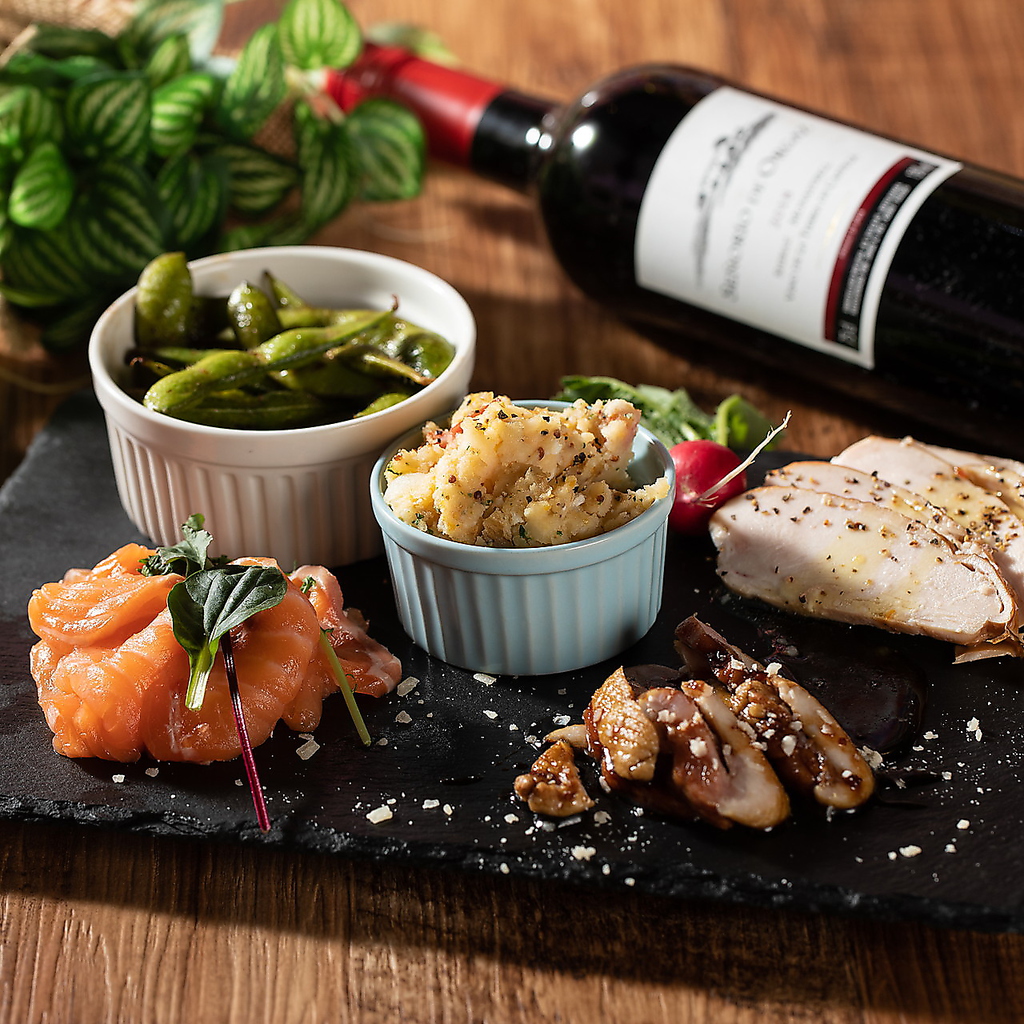 お酒が進むおつまみも豊富にラインナップ☆