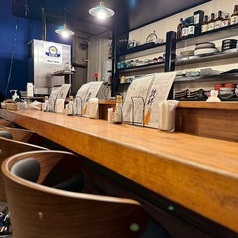 【心地よいカウンター席で特別な時間を】カウンター席は6席ご用意しており、目の前で料理を楽しむことができます。ここでのランチは、特別な体験になること間違いなし！