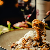 素材の旨みを活かしたパスタは、アルベロでのひとときを彩る大人気メニュー◎もちっとした食感とソースの絡みが絶妙で、シェアして楽しむ女子会にもぴったりです♪見た目も華やかで、写真映えも抜群！会話とともにゆっくり味わいたい一皿です◎