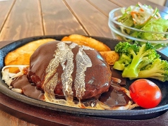 手ごねハンバーグ＆サラダ(ドリンクセット)