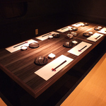 落ち着いた雰囲気で大人の隠れ家的な和の空間。掘炬燵なので足を伸ばしてゆっくりとお寛ぎ頂けます。