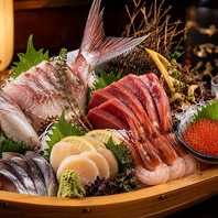 店内仕込みの炭火焼き鳥から、朝採れ鮮魚に和牛まで…