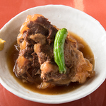 豚のスペアリブをでーじ長く煮込んだ「なんこつソーキ煮」♪コラーゲンたっぷり！