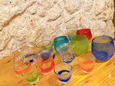 【★グラスにもこだわりを★】色とりどり、形も様々な琉球グラスをご用意しています。可愛いグラスで飲むお酒は格別♪泡盛以外にも梅酒や果実酒を飲むのにもオススメです♪