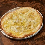 ピザ釜で焼いた本格ピザを赤羽で。女子会やデートに最適。