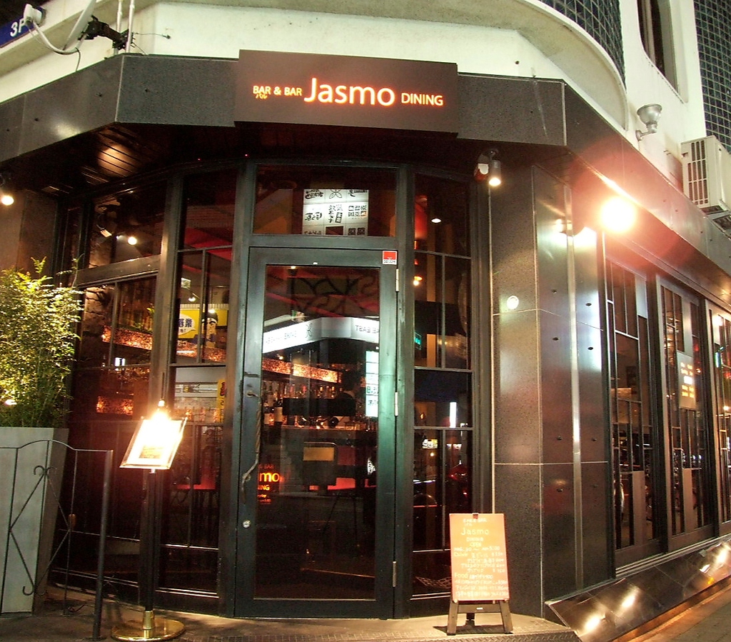 【栄徒歩4分】こちらの外観が目印です♪