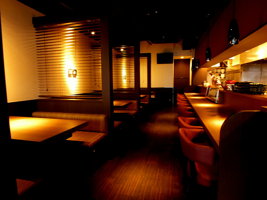 落ち着いた雰囲気お店内はデートや女子会はもちろん、会社帰りの飲み会にも最適☆