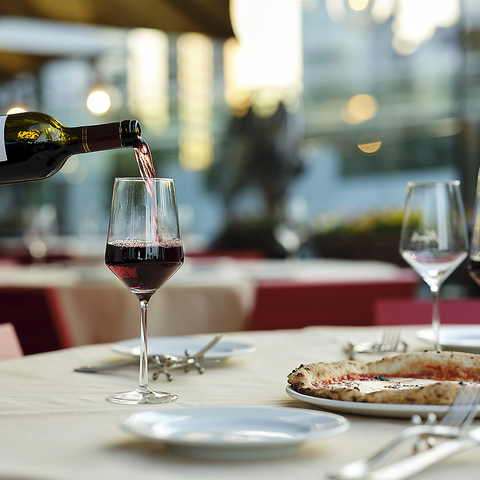 最高のロケーションと共に、本場ナポリの味を楽しめるイタリアンレストランです！