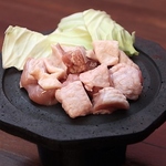 【オススメ】宮崎産地鶏、『妻地鶏』の溶岩焼き　1350円