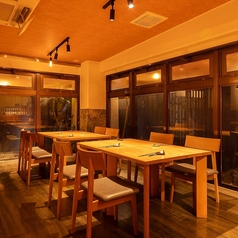 20人様～32名様で4000円のコースから貸切可能です。お店の貸切とフロアの貸切両方承っております。詳細・ご不明な点等は店舗までご連絡下さい。