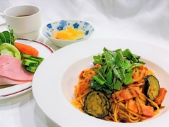 Dランチ【茄子とベーコン・ルッコラのトマトソース】