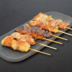 串焼き5本盛り(もも串/豚バラ串/鶏皮串/ハツ串/ぼんじり串)