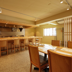 当店では4名テーブル席を1席ご用意しております。