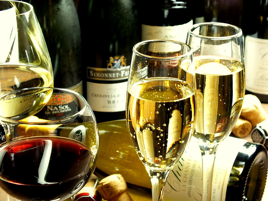 飲み放題もお得にご用意！仕事帰りの飲み会にぜひ☆各地酒やナチュラルワインも種類豊富☆