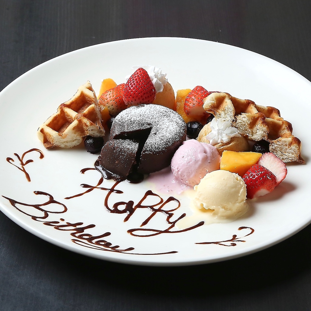 お祝いの席に☆特製デザートプレートでサプライズ演出も可能です！お気軽に店舗までご相談ください♪