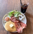 料理メニュー写真&nbsp;パンケーキとベーコンモーニング