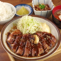 ランチ限定「トンテキ定食」は全3種！