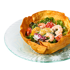 エビと彩り野菜のトルティーヤサラダ ~アボカドドレッシング~