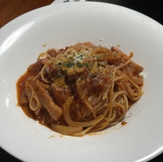 ベーコンとオニオンのトマトパスタ
