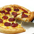 料理メニュー写真 サラミとコーンのピザ