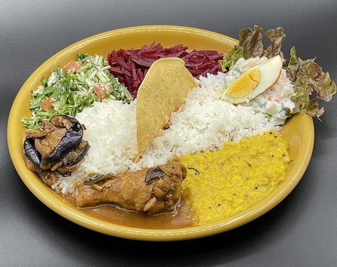 スリランカカレーをメインに、アジア系料理をご提供