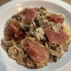生ハムときのこのクリームパスタ
