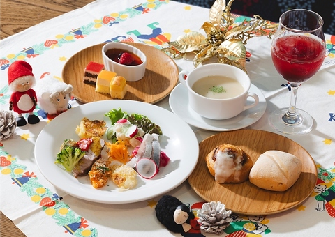 埼玉県産のお野菜や北欧料理が楽しめるビュッフェ◆湖を眺めながらゆっくりランチを